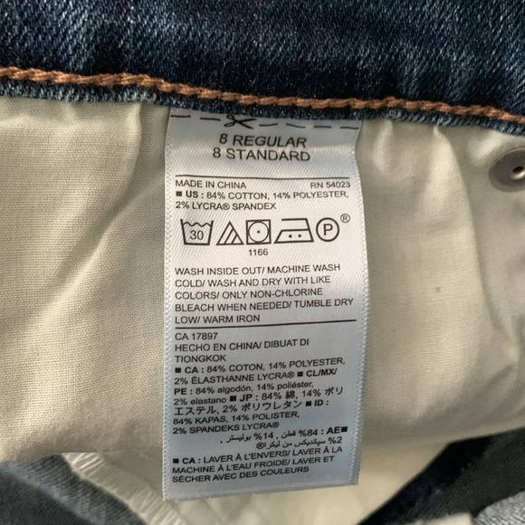 NWT Old Navy mid-rise curvy boot cut jeans. Regular length size 8 - Picture 8 of 8